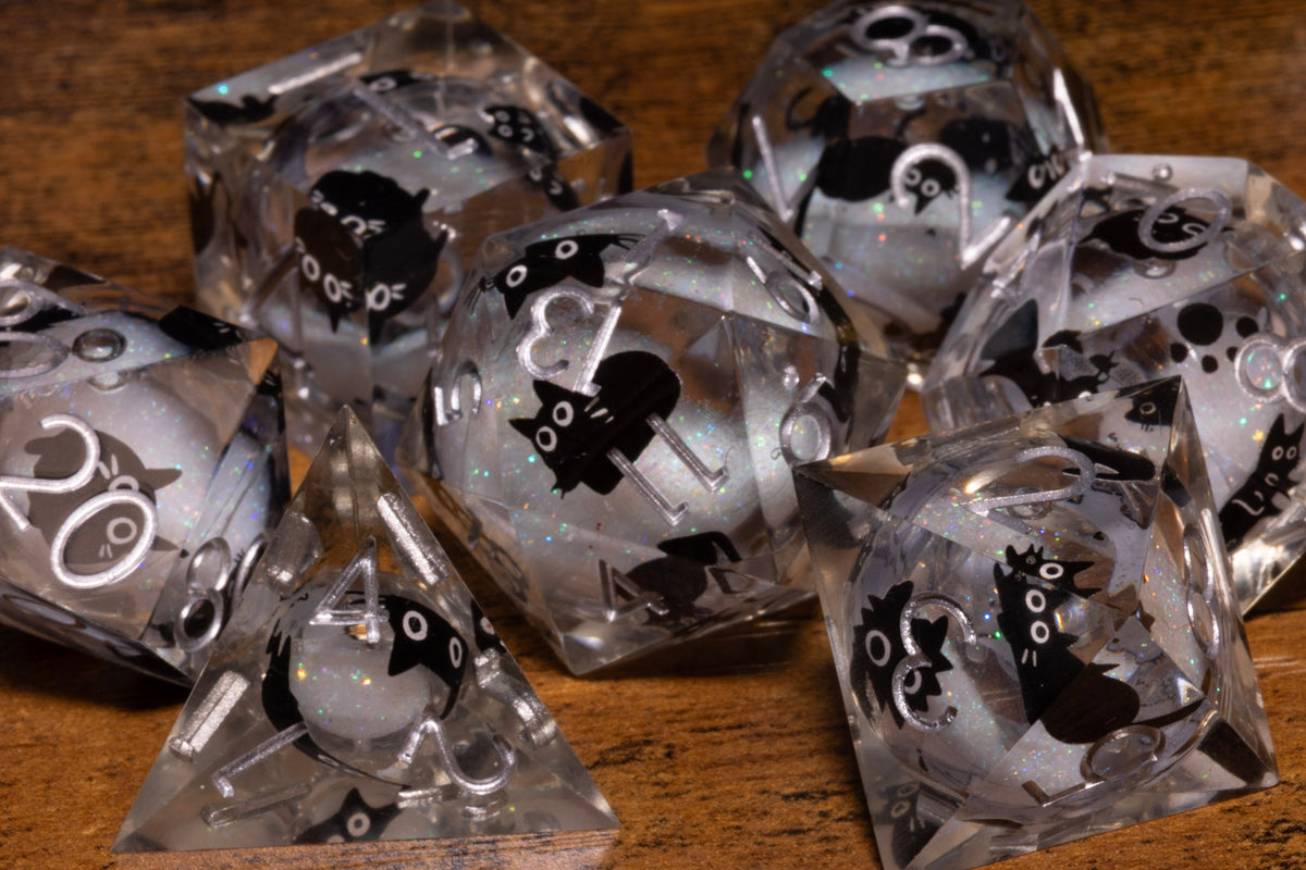 Familiar's Whisper 7-Piece Liquid Core Dice Set – Sharp Edge with Black Cats
