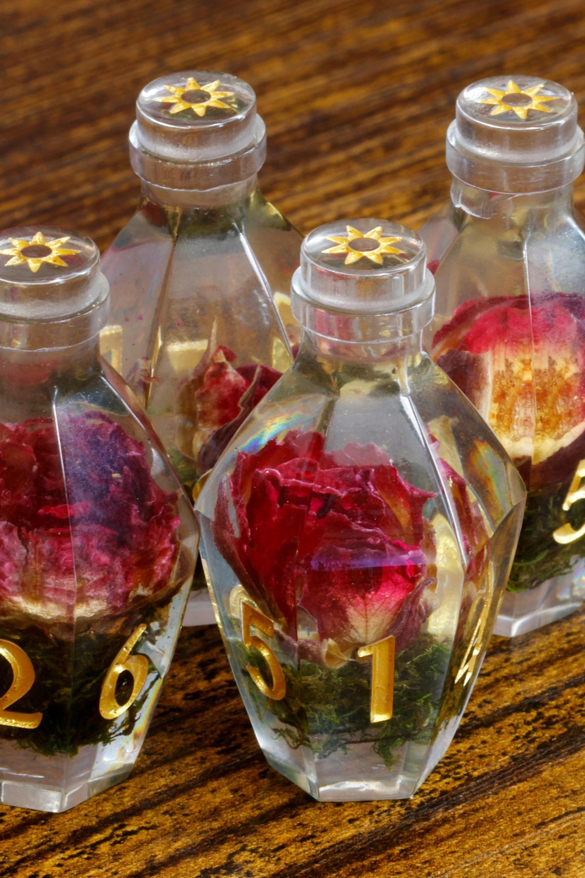 Verdant Rose Elixir D6 Potion Dice - Sharp-Edged Floral - The Wizard's Vault