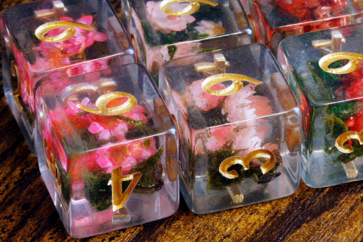 Rosy Bloom D6 Dice – Real Flower Inclusions with Gold Font - The Wizard's Vault