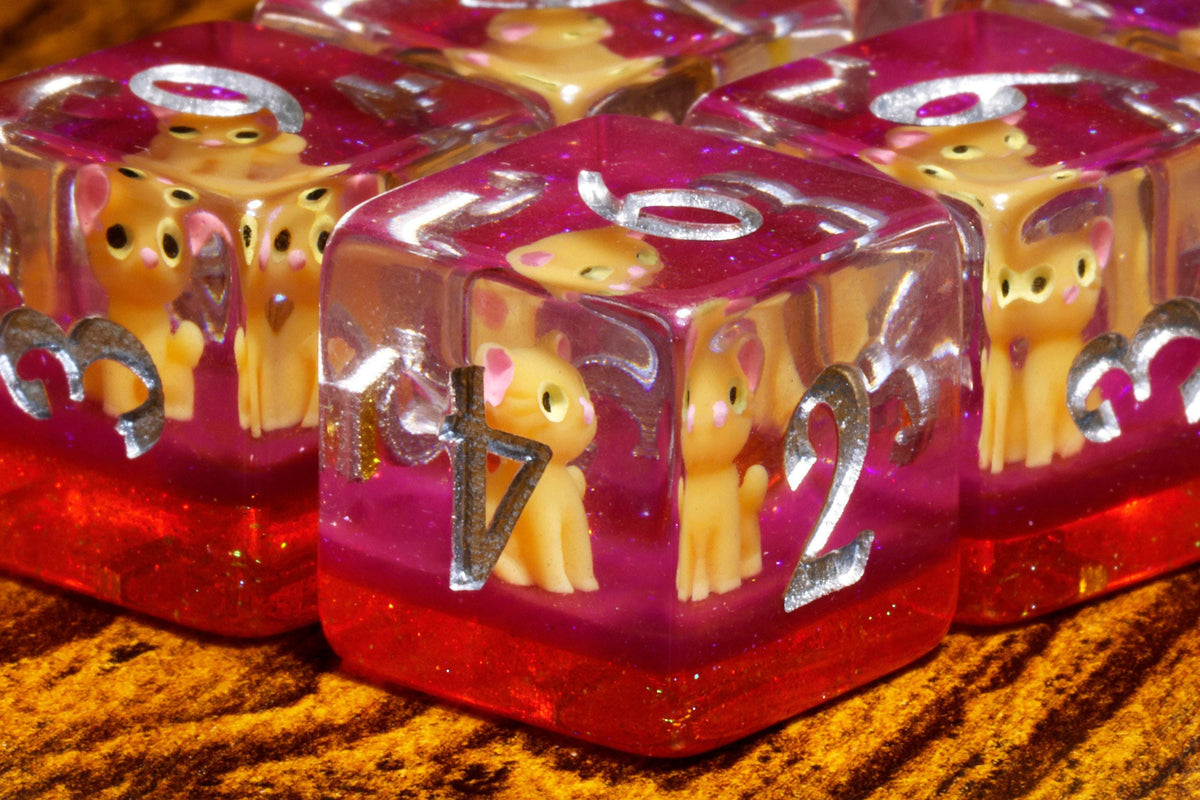 Orange Tabby D6 Dice – Orange Cat on Pink Glitter Layers - The Wizard's Vault