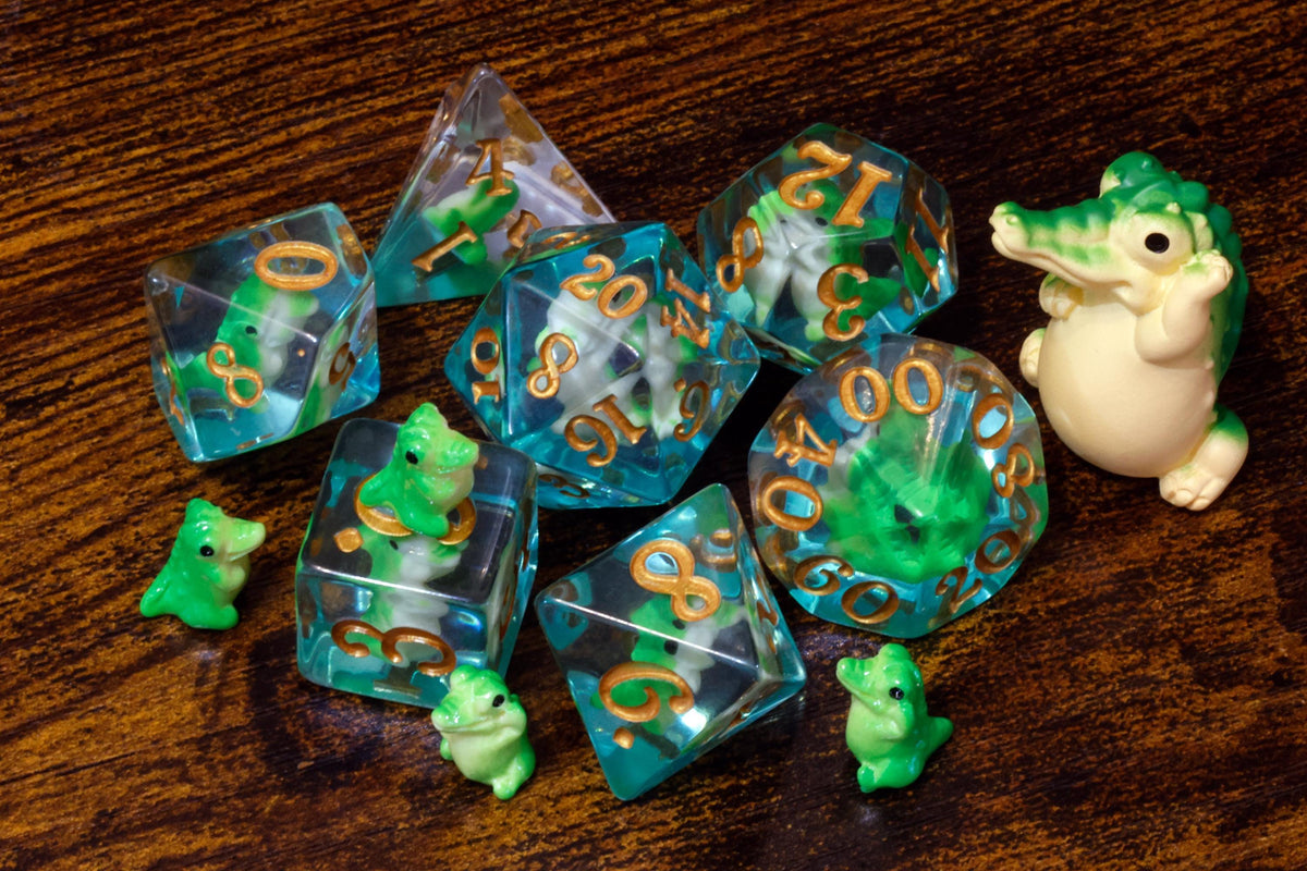 Green Crocodile 7-Piece Dice Set – Transparent Dice with Green Crocodile Inside