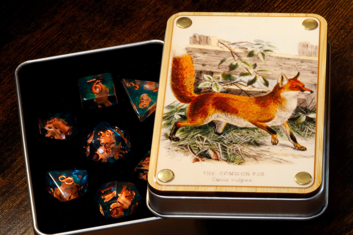 Natural History Vigilant Fox Dice Box and Dice Set - The Wizard's Vault