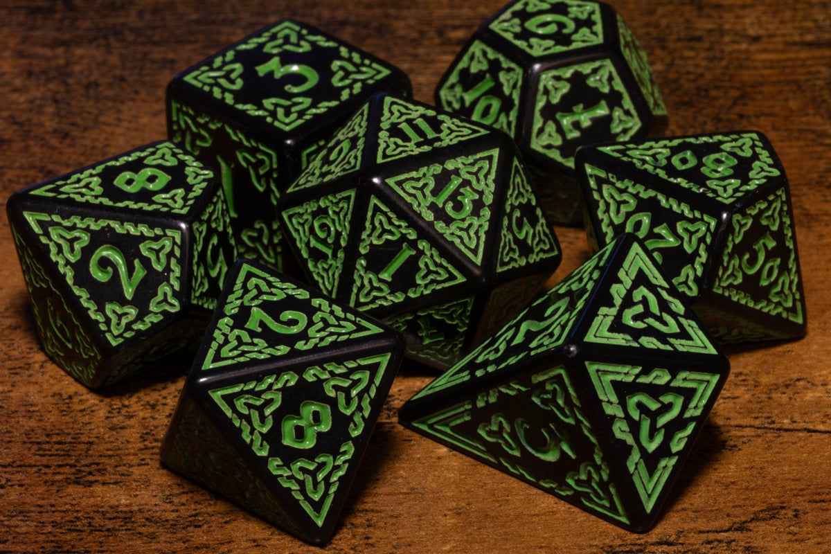 Knotwork 7-Piece Acrylic Dice Set – Black with Green Celtic Engraving