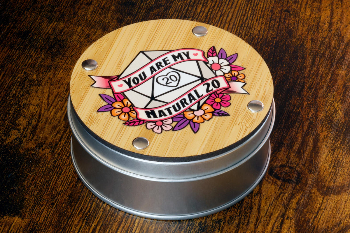 Floraison sereine – Ensemble de 7 dés à arêtes vives et boîte « You Are My Natural 20 »