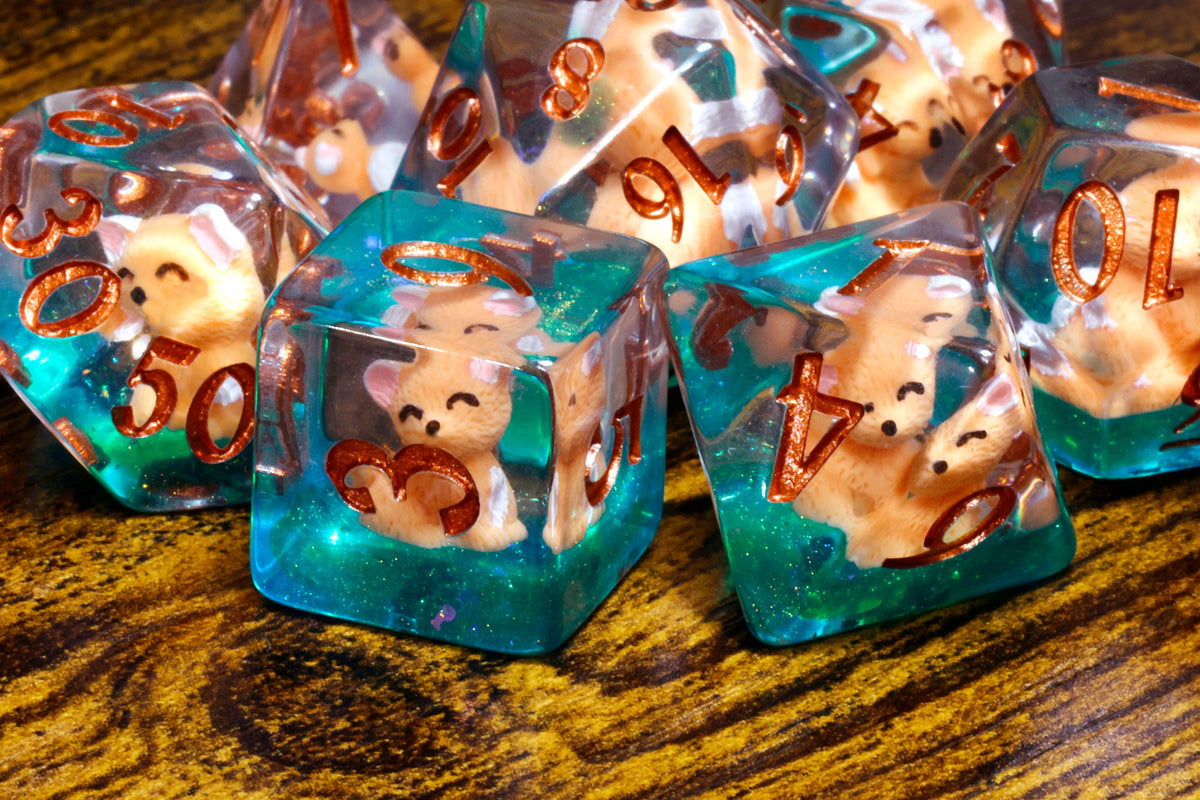 Natural History Resting Fox Dice box and dice set - The Wizard's Vault
