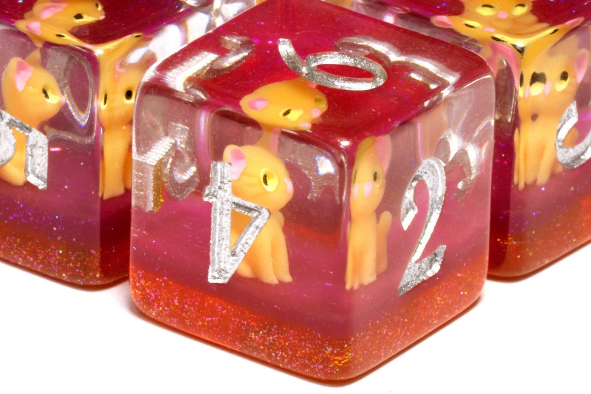Orange Tabby D6 Dice – Orange Cat on Pink Glitter Layers - The Wizard's Vault