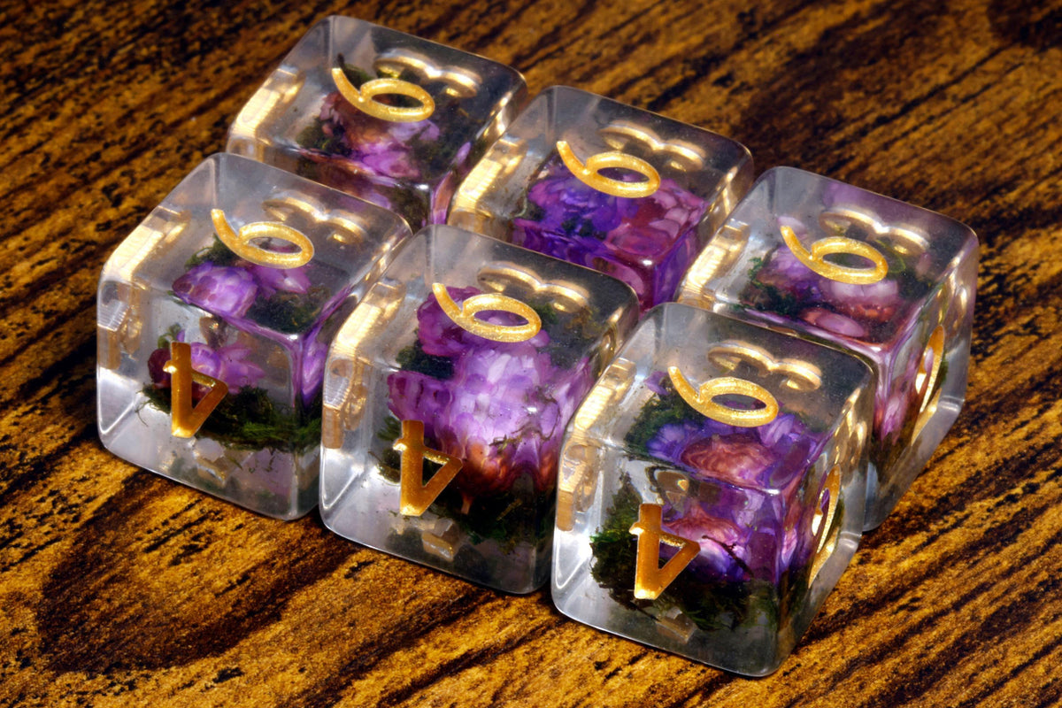 Purple Flower and Moss D6 Dice – Real Flower Inclusions with Gold Font - The Wizard's Vault