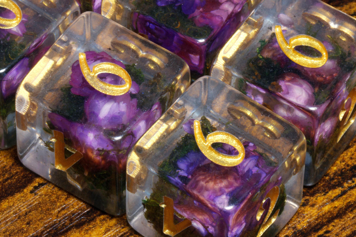 Purple Flower and Moss D6 Dice – Real Flower Inclusions with Gold Font - The Wizard's Vault