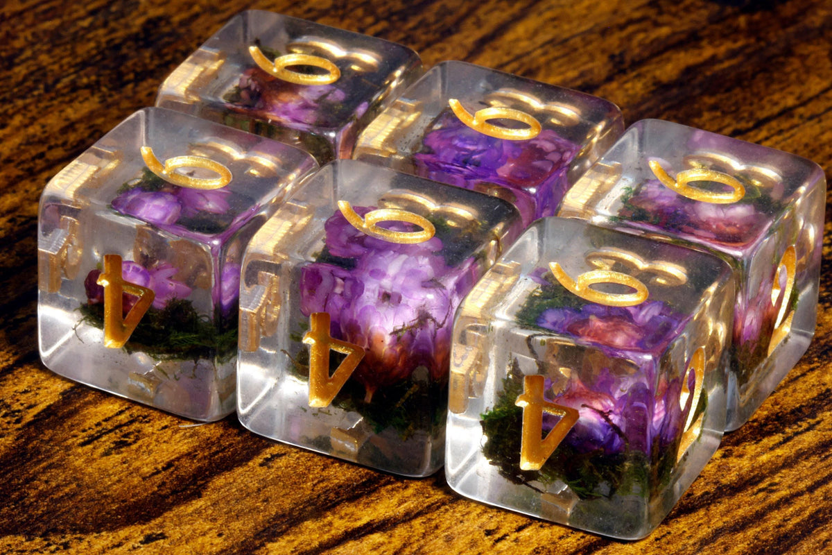 Purple Flower and Moss D6 Dice – Real Flower Inclusions with Gold Font - The Wizard's Vault