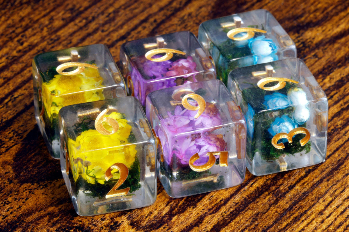Prismatic Bloom D6 Dice – Real Flower Inclusions with Gold Font - The Wizard's Vault
